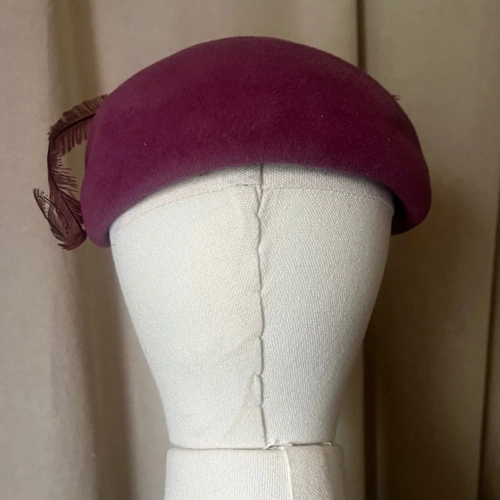 Vintage 1950s Plum Wool Felt Hat Feather Cocktail Fascinator Beret